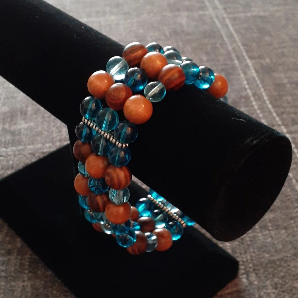 NWOT Triple Strand Beaded Bracelet Y111